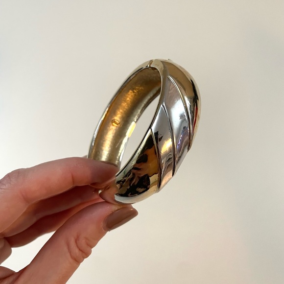 Bracelets - Picture 3 of 12